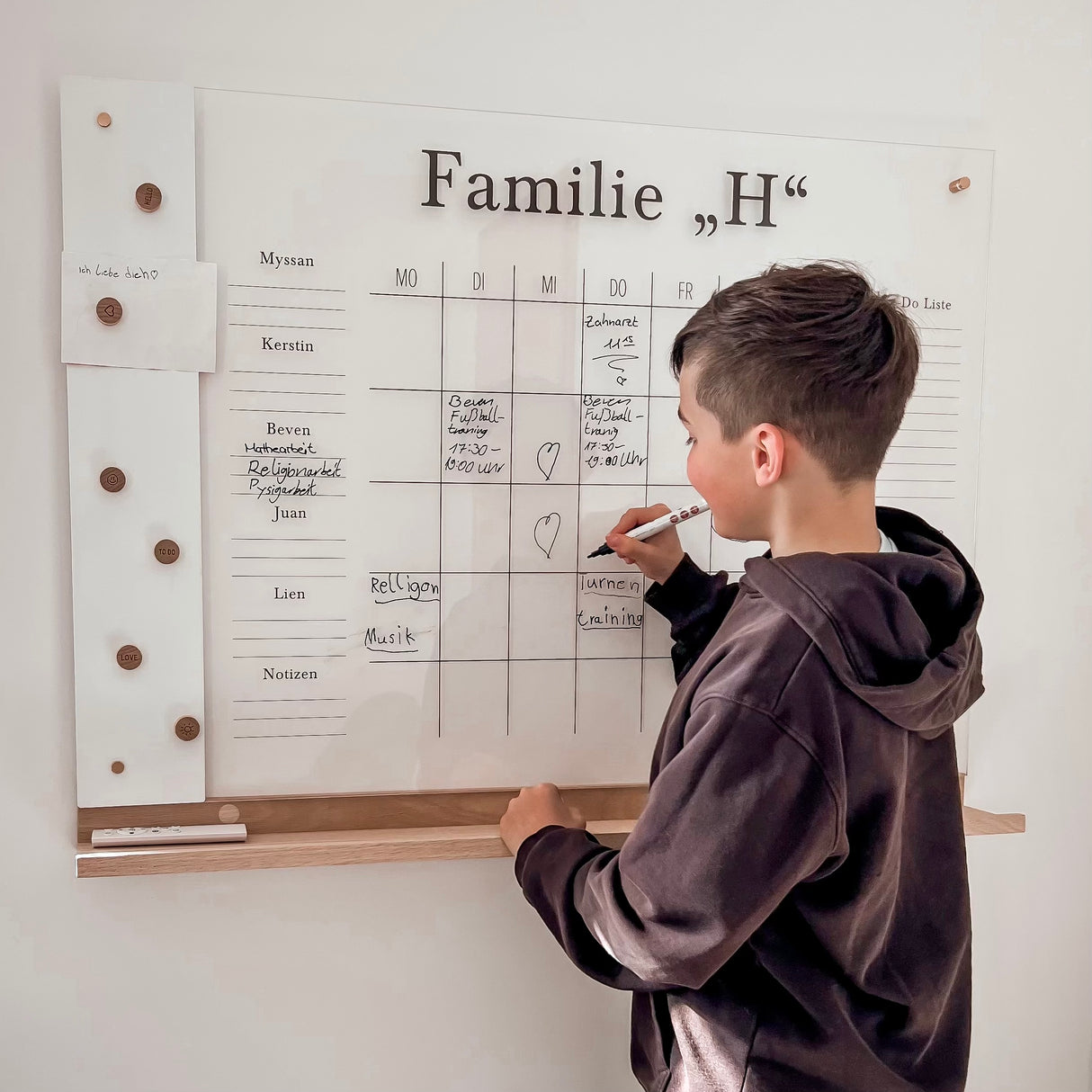 Familienplaner für 6 Personen mit Magnetboard