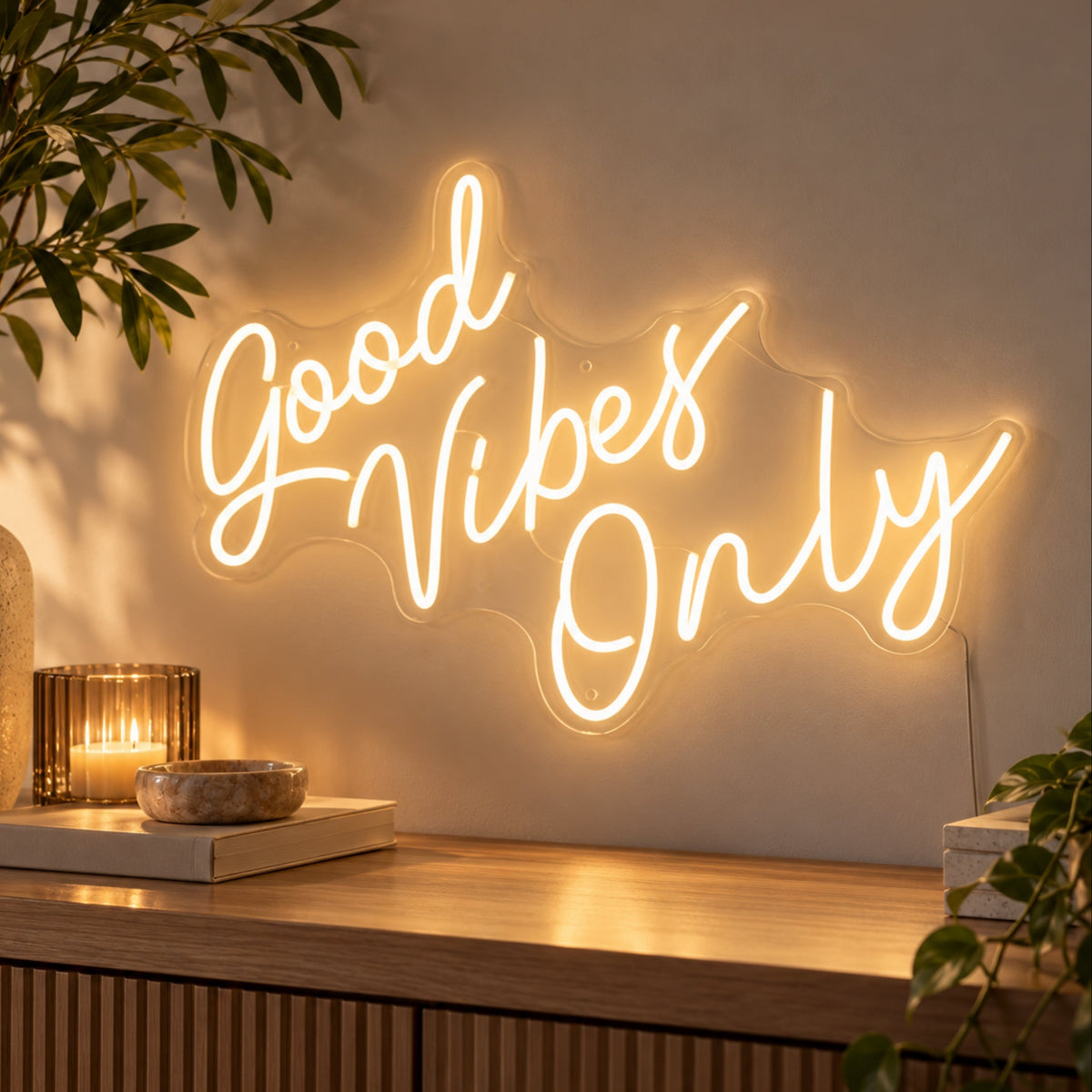 "Good Vibes Only" - LED Schriftzug